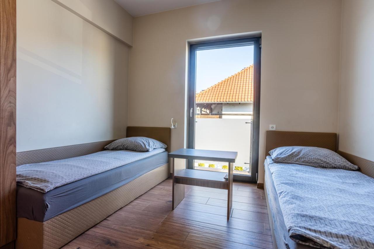 Noclegijarocin Bed & Breakfast Buitenkant foto