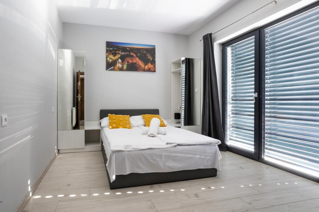 Noclegijarocin Bed & Breakfast Buitenkant foto