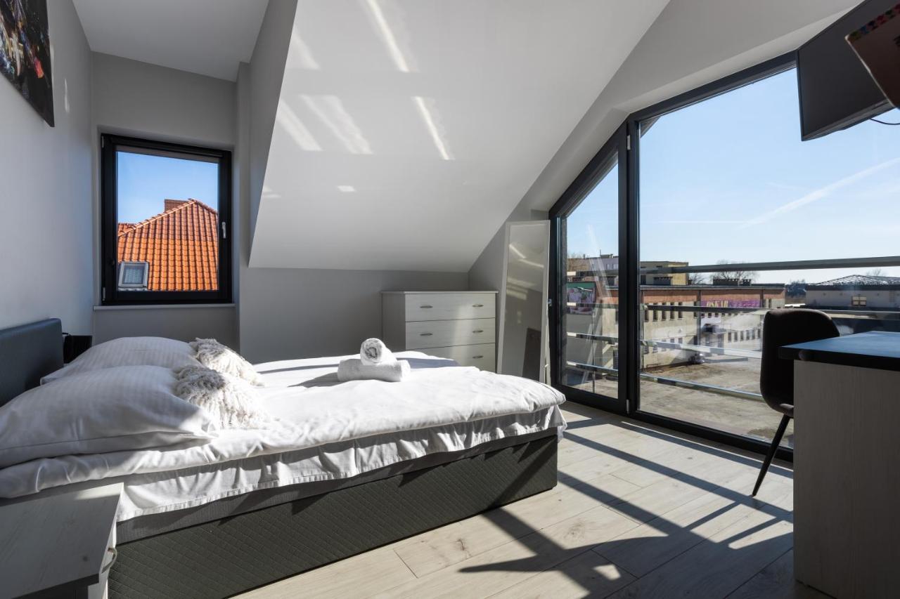 Noclegijarocin Bed & Breakfast Buitenkant foto