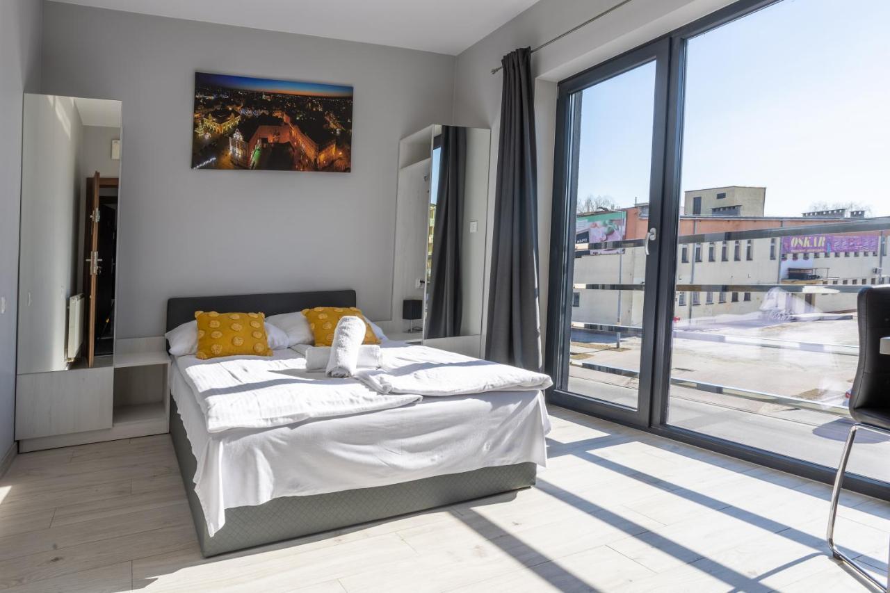 Noclegijarocin Bed & Breakfast Buitenkant foto