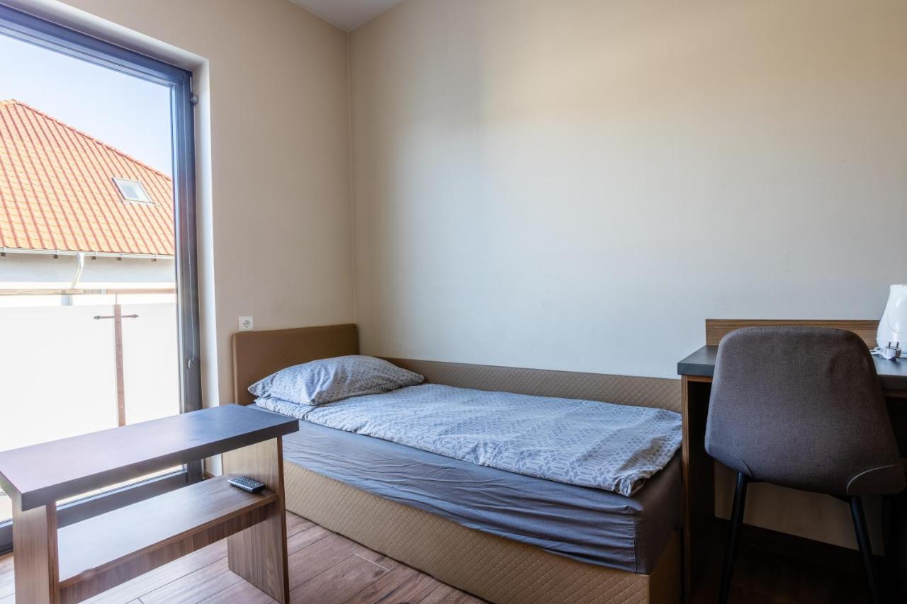 Noclegijarocin Bed & Breakfast Buitenkant foto