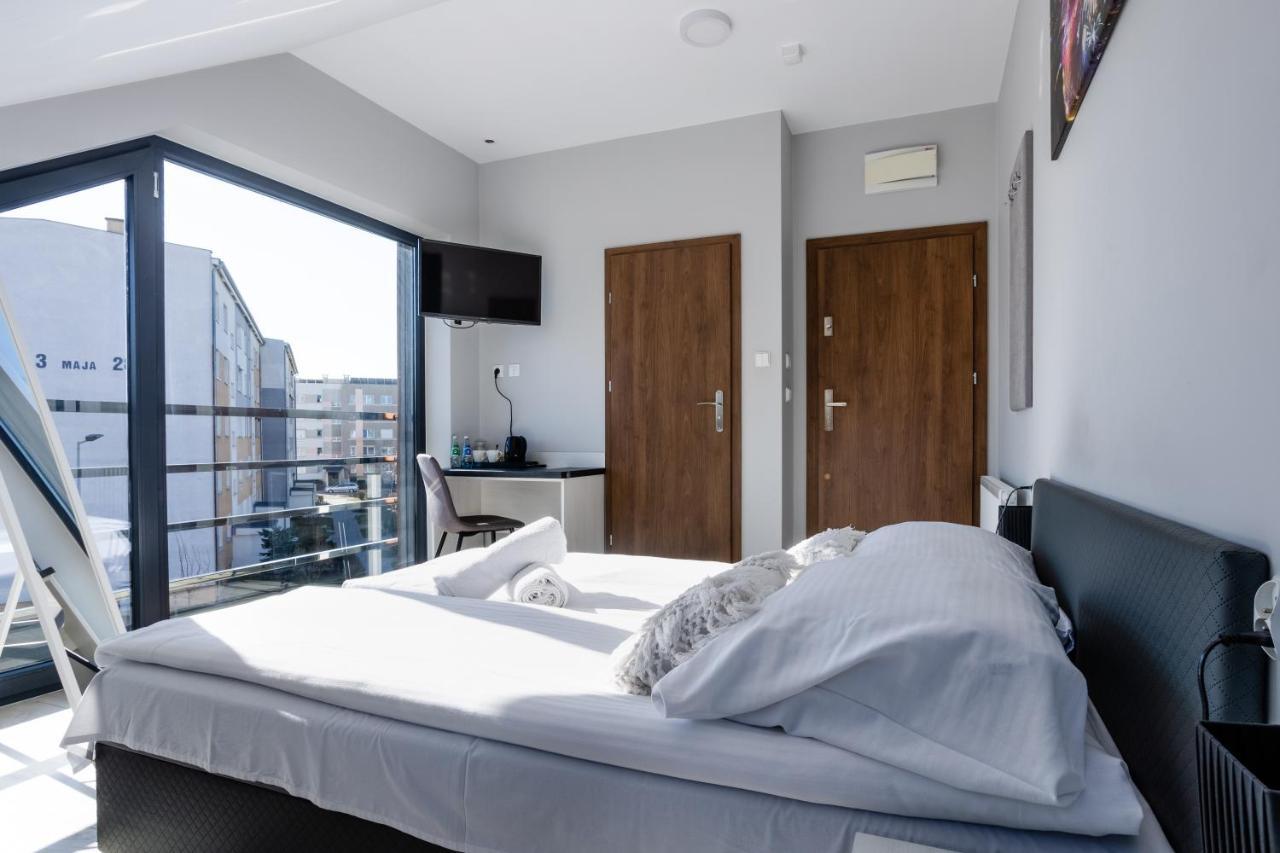 Noclegijarocin Bed & Breakfast Buitenkant foto