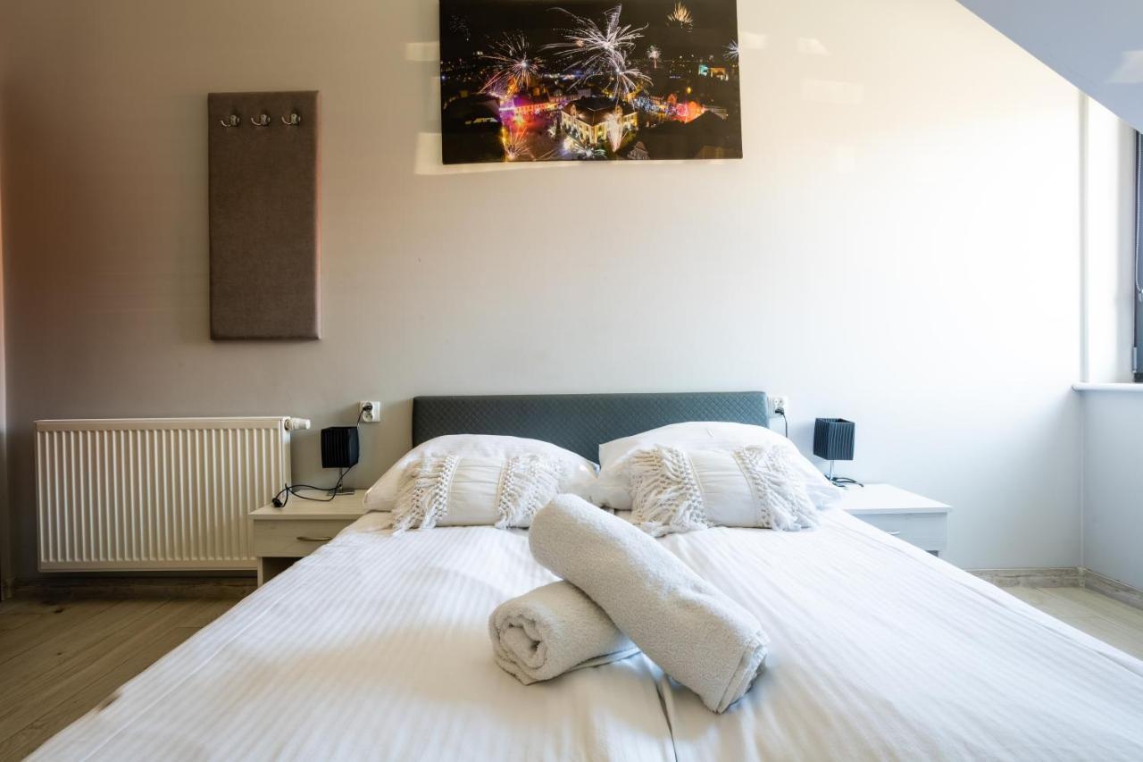Noclegijarocin Bed & Breakfast Buitenkant foto