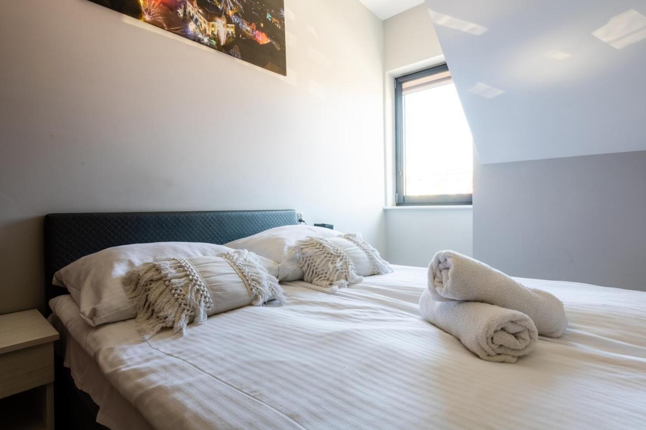 Noclegijarocin Bed & Breakfast Buitenkant foto